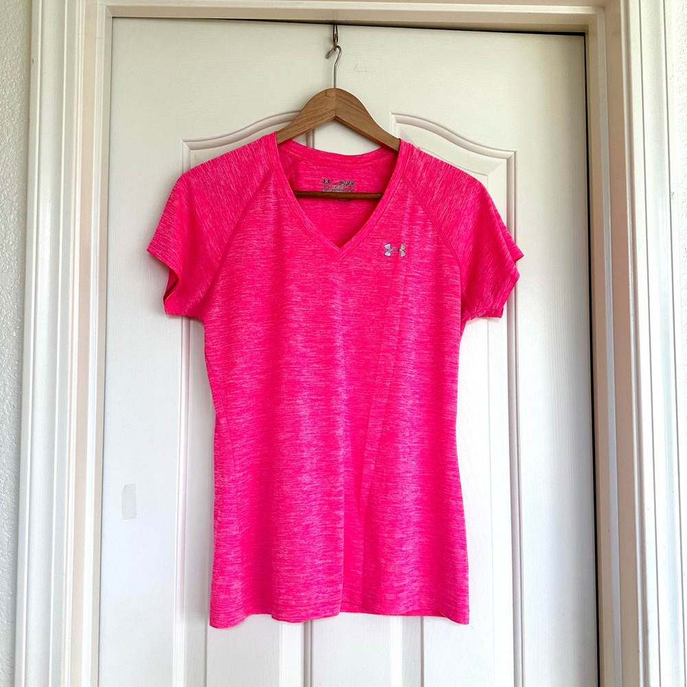 EUC: Under Armour Women's Bright Pink Semi-Fitted Short Sleeve Tee Sz: M